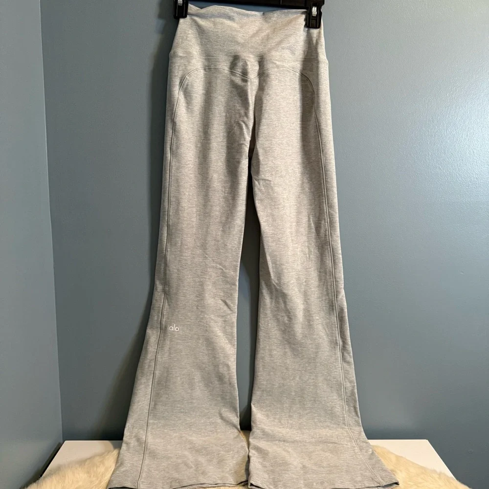 Alo Yoga Heather Gray Alosoft Intuition Long Sleeve Bra w/High Waist Leggings - Picture 8 of 16